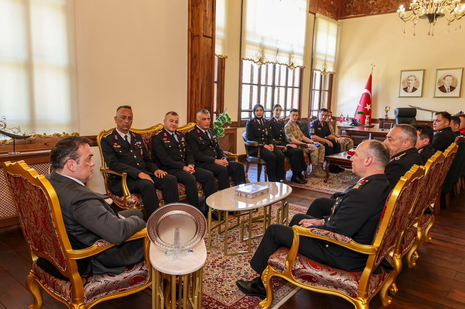 Vali Sözerden Jandarmaya Övgü 15799