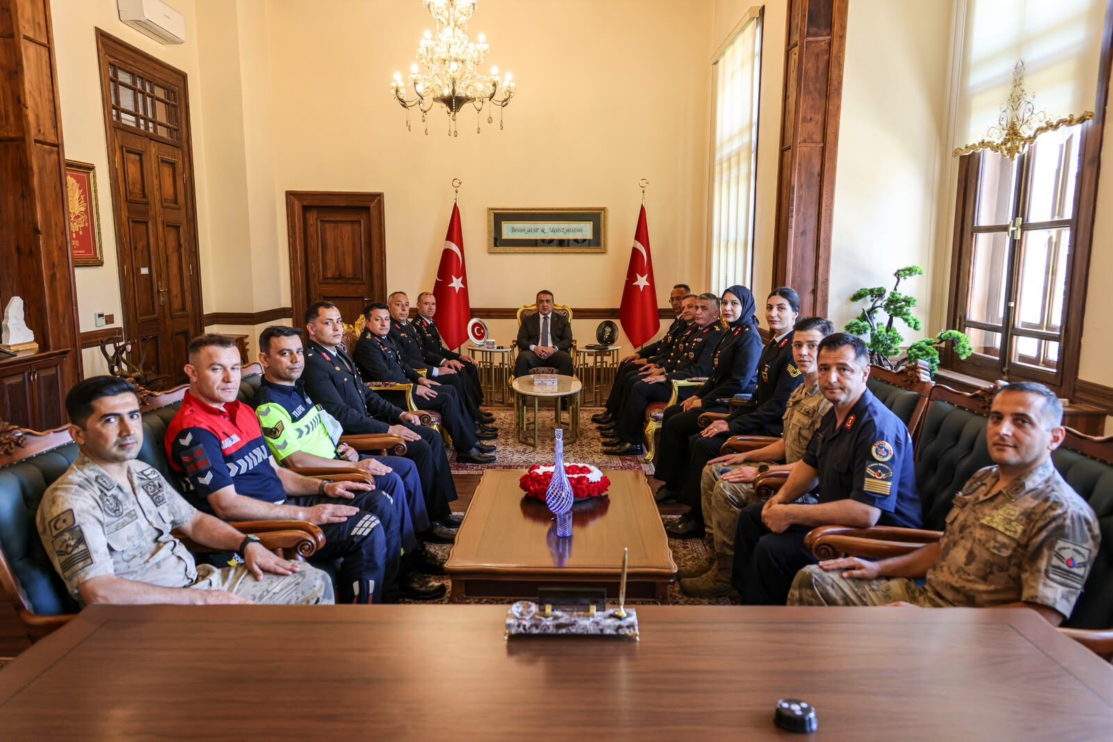 Vali Sözerden Jandarmaya Övgü 15800