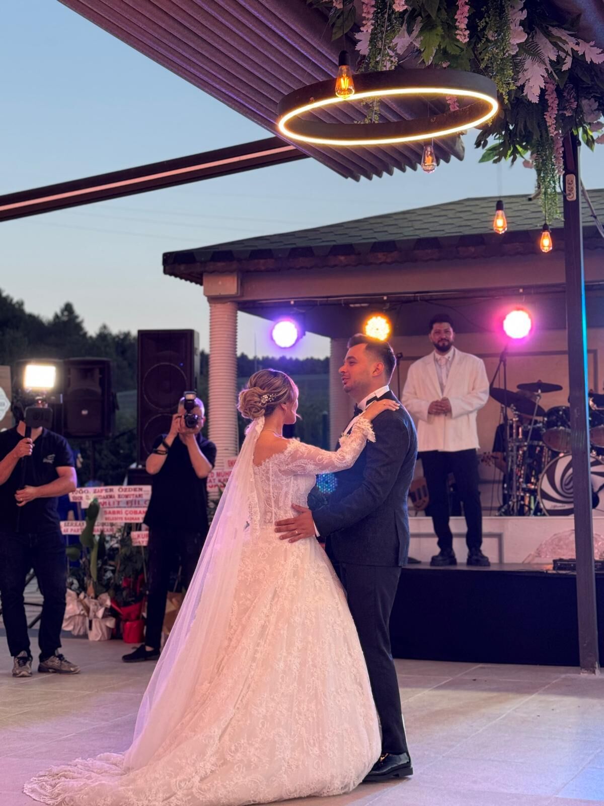 Zengin Ailesinin Mutlu Günü 15507
