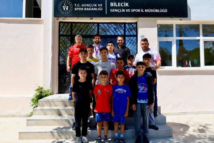 Avrupa Şampiyonu Yazıcıya Gençlik Ve Spor İl Müdürlüğünde Gururla Karşılama 17283