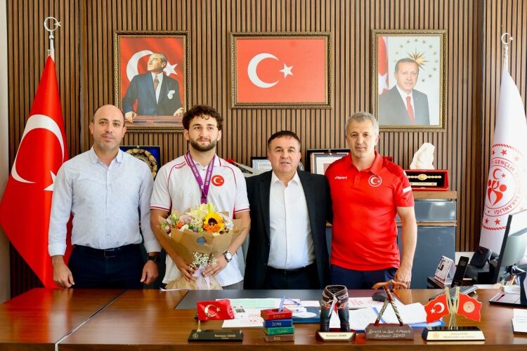 Avrupa Şampiyonu Yazıcıya Gençlik Ve Spor İl Müdürlüğünde Gururla Karşılama 17284