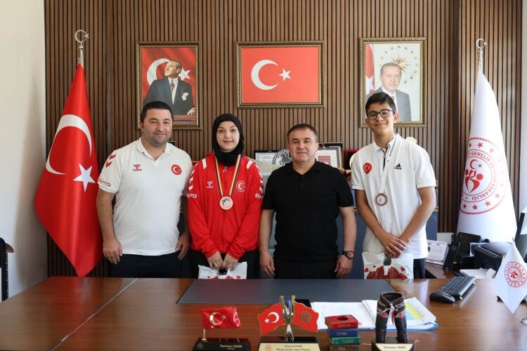 Başarılı Sporculara İl Müdürü Demir’den Tebrik 16912