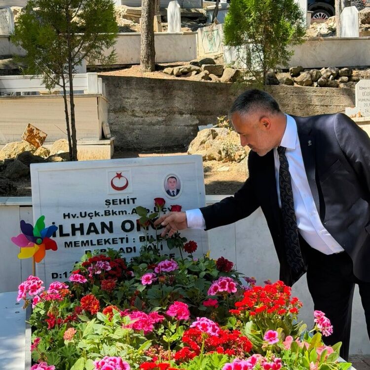 Başkan Yıldırım’dan 15 Temmuz’da Şehitlik Ziyareti 17210