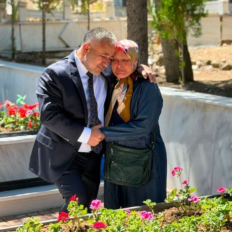 Başkan Yıldırım’dan 15 Temmuz’da Şehitlik Ziyareti 17211