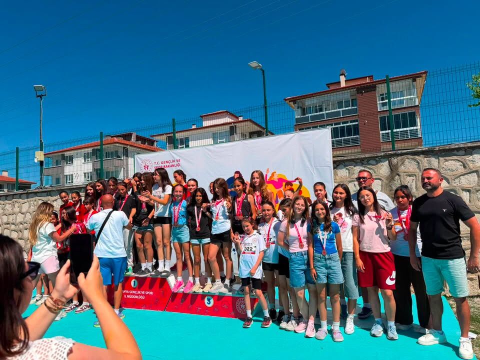 Bilecik’in Yıldız Kızları Yarı Finalde 16882