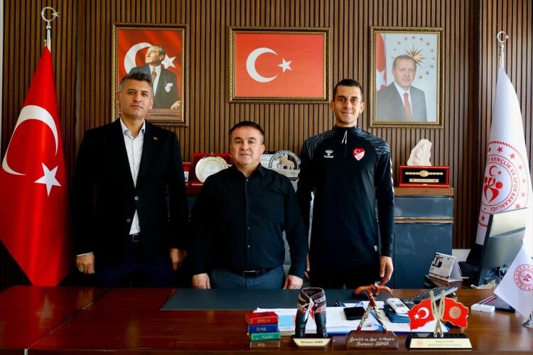 Bilecikli Hakem Ali Han Köse Klasman Yardımcı Hakemliğine Yükseldi 17520