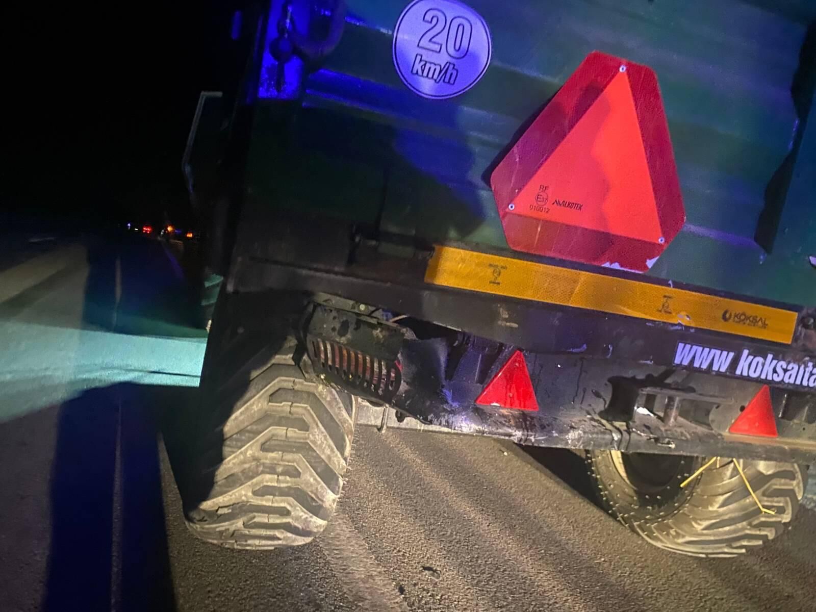 Bilecik’te Otomobil Traktöre Çarptı 1 Yaralı 17054