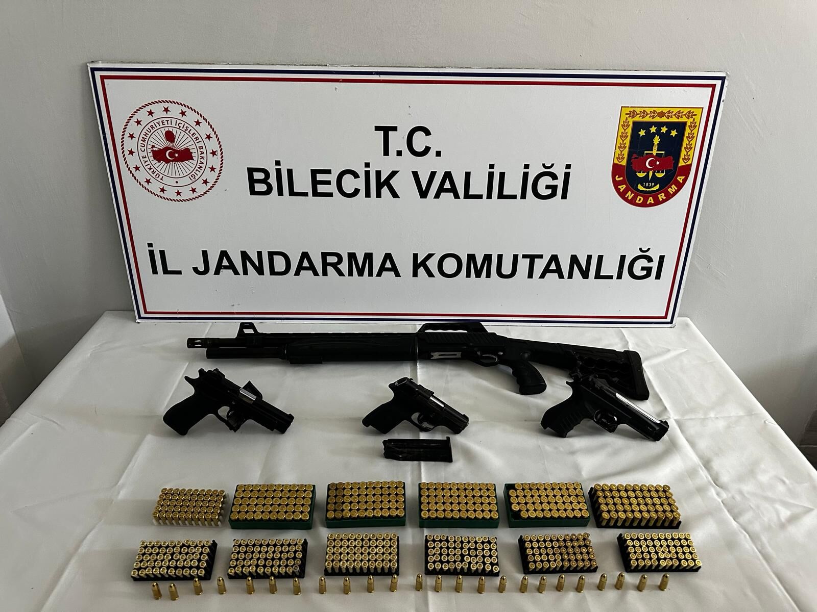 Bilecikte Ruhsatsız Silah Operasyonu 17304