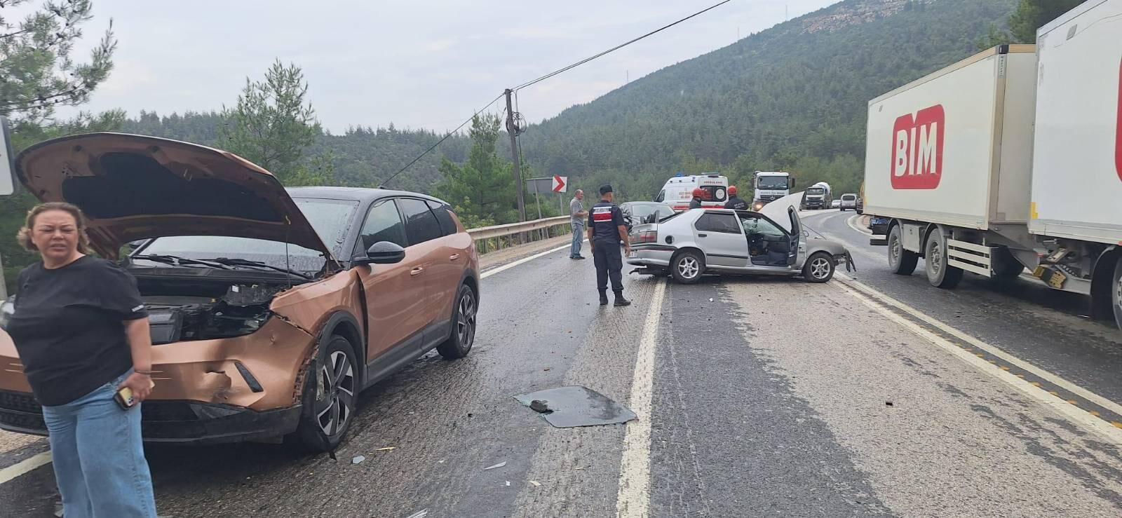 Bilecikte Zincirleme Kaza Tır Ve 2 Otomobil Çarpıştı 16806
