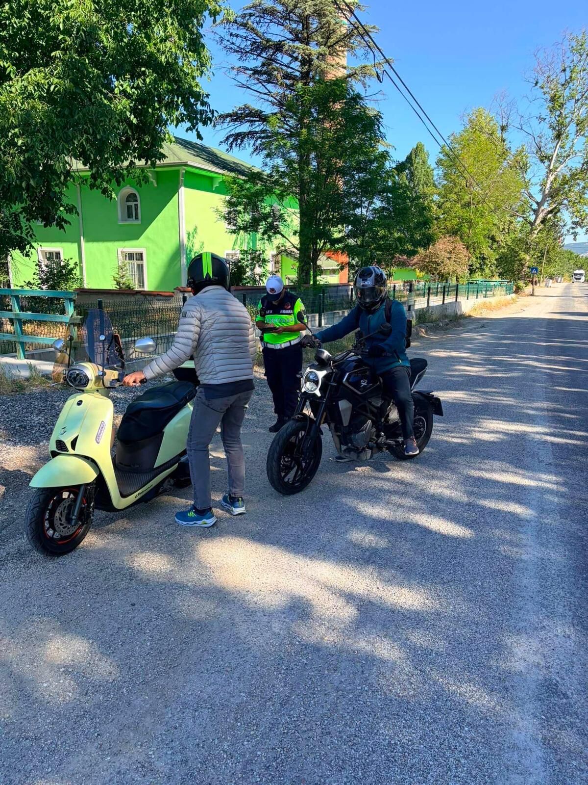 Jandarmadan Motosiklet Sürücülerine Güvenli Sürüş Uyarısı 17257