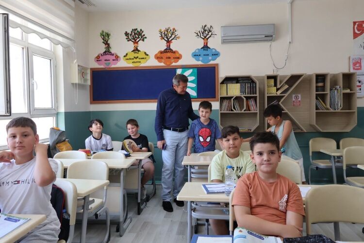 Müdür Şimşekten Tügva Yaz Kurslarına Ziyaret 17422