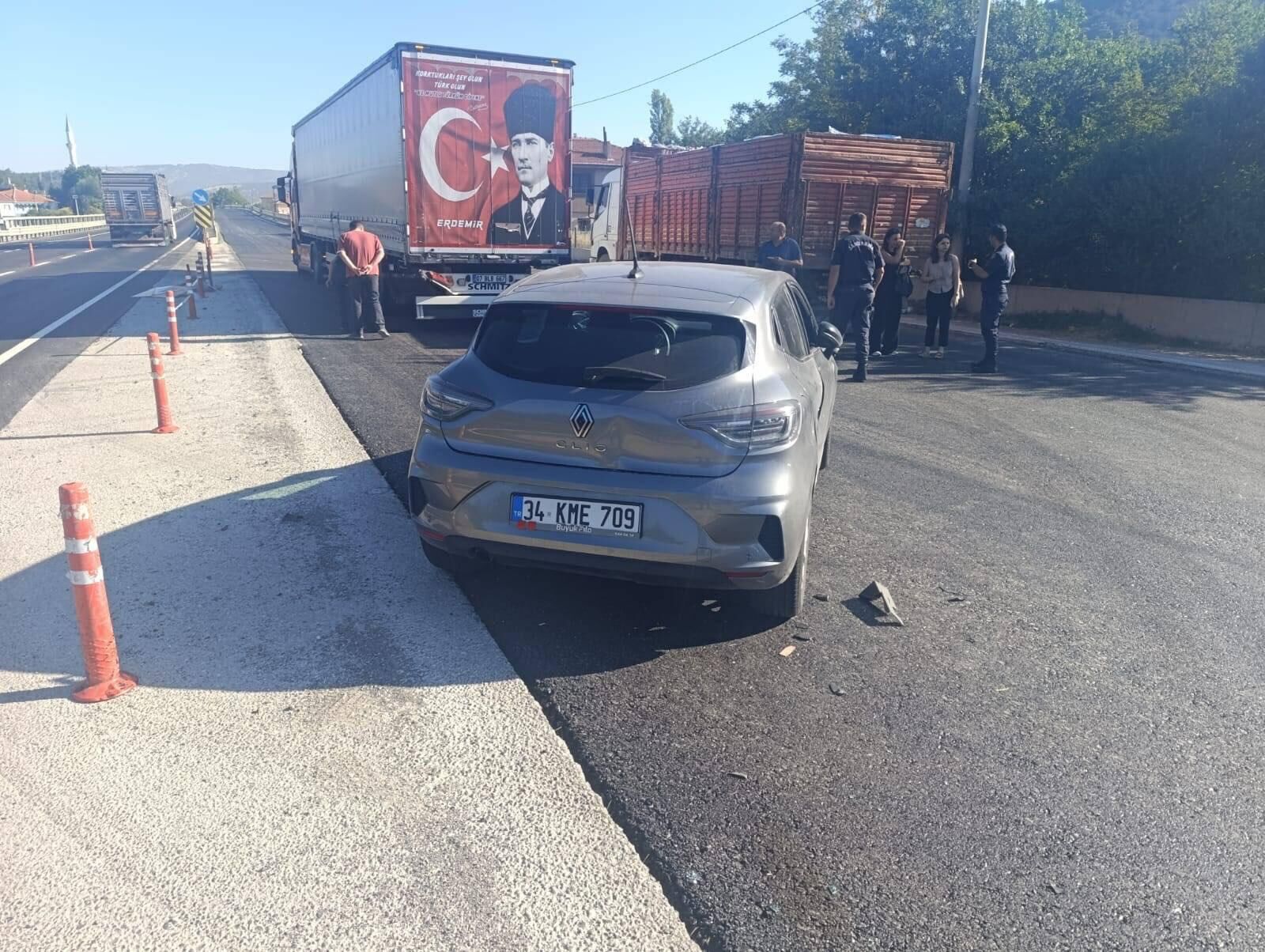 Otomobil Kamyonete Çarptı 1 Yaralı 17566