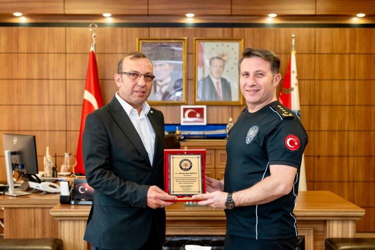 Polis Memuru Saatci’ye Vefa Plaketi 16958