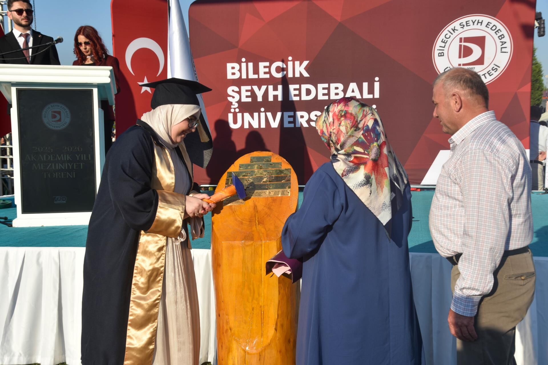Üniversitede Mezuniyet Coşkusu 16655