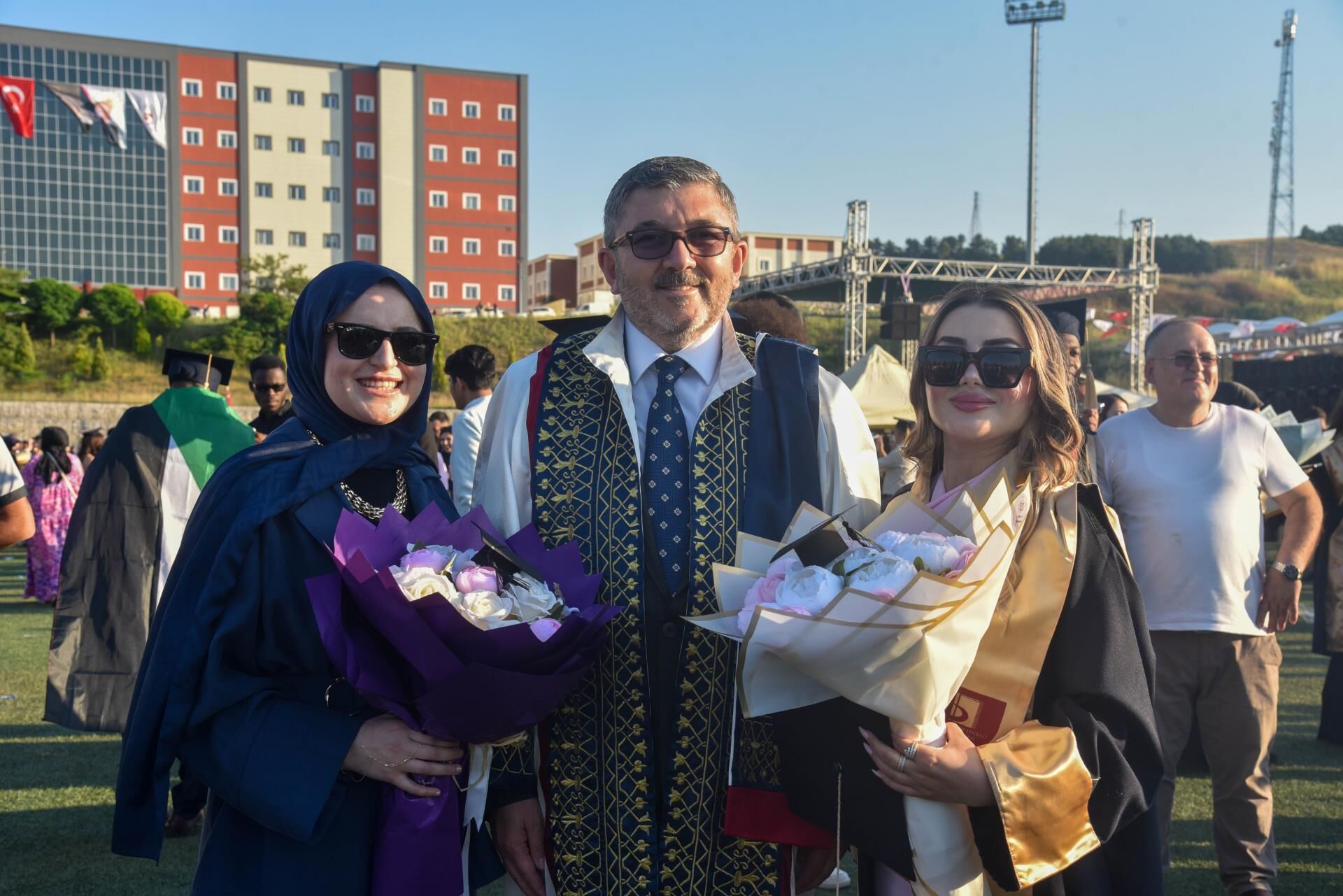 Üniversitede Mezuniyet Coşkusu 16657