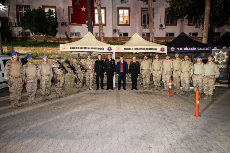 Vali Sözer’den 15 Temmuz Stantlarına Ziyaret 17250