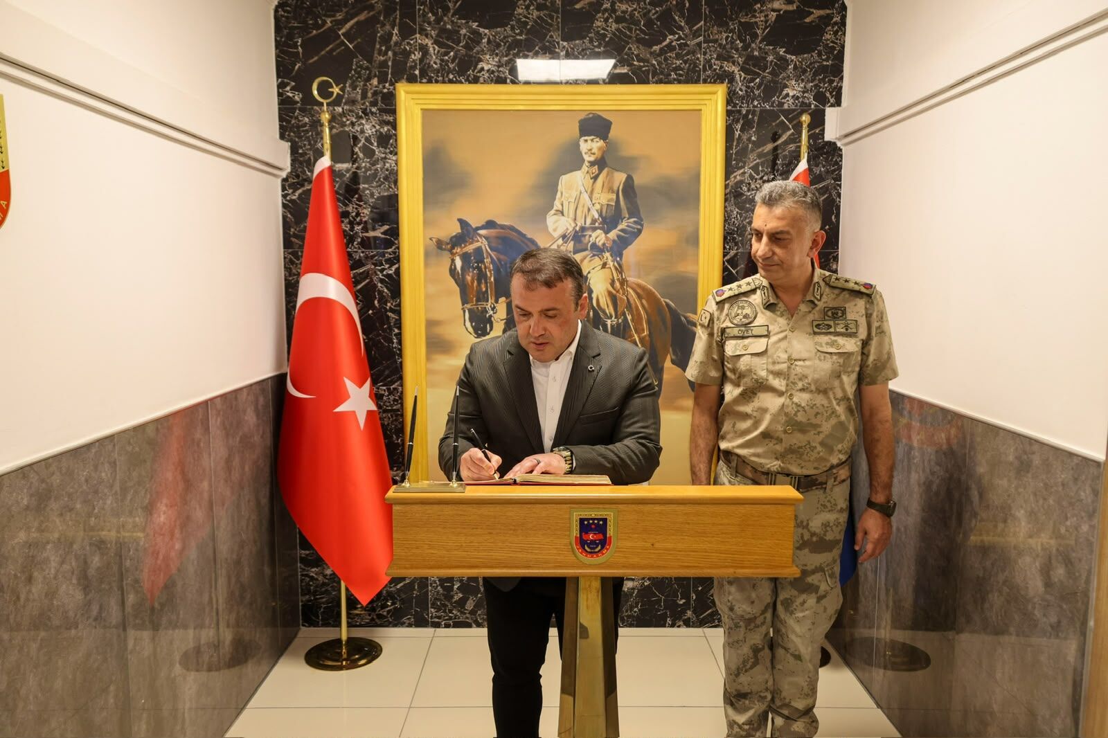 Vali Sözerden Dev Eğitim Üssüne Ziyaret 17271