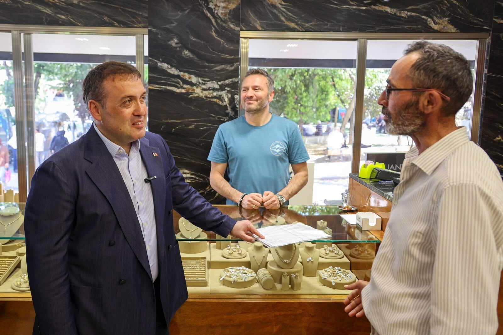 Vali Sözerden Esnafa Yakın Temas 16767
