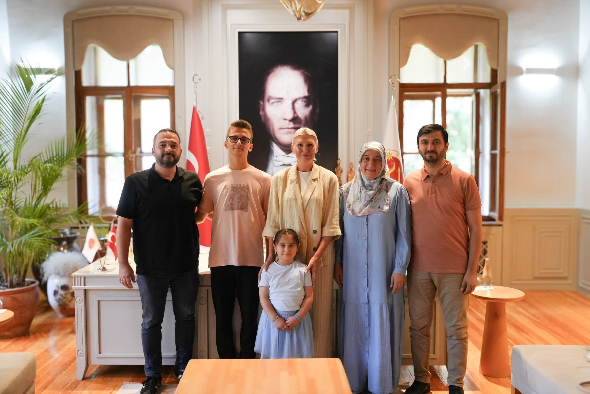 Yks Türkiye Birincisi Belediyede 17438