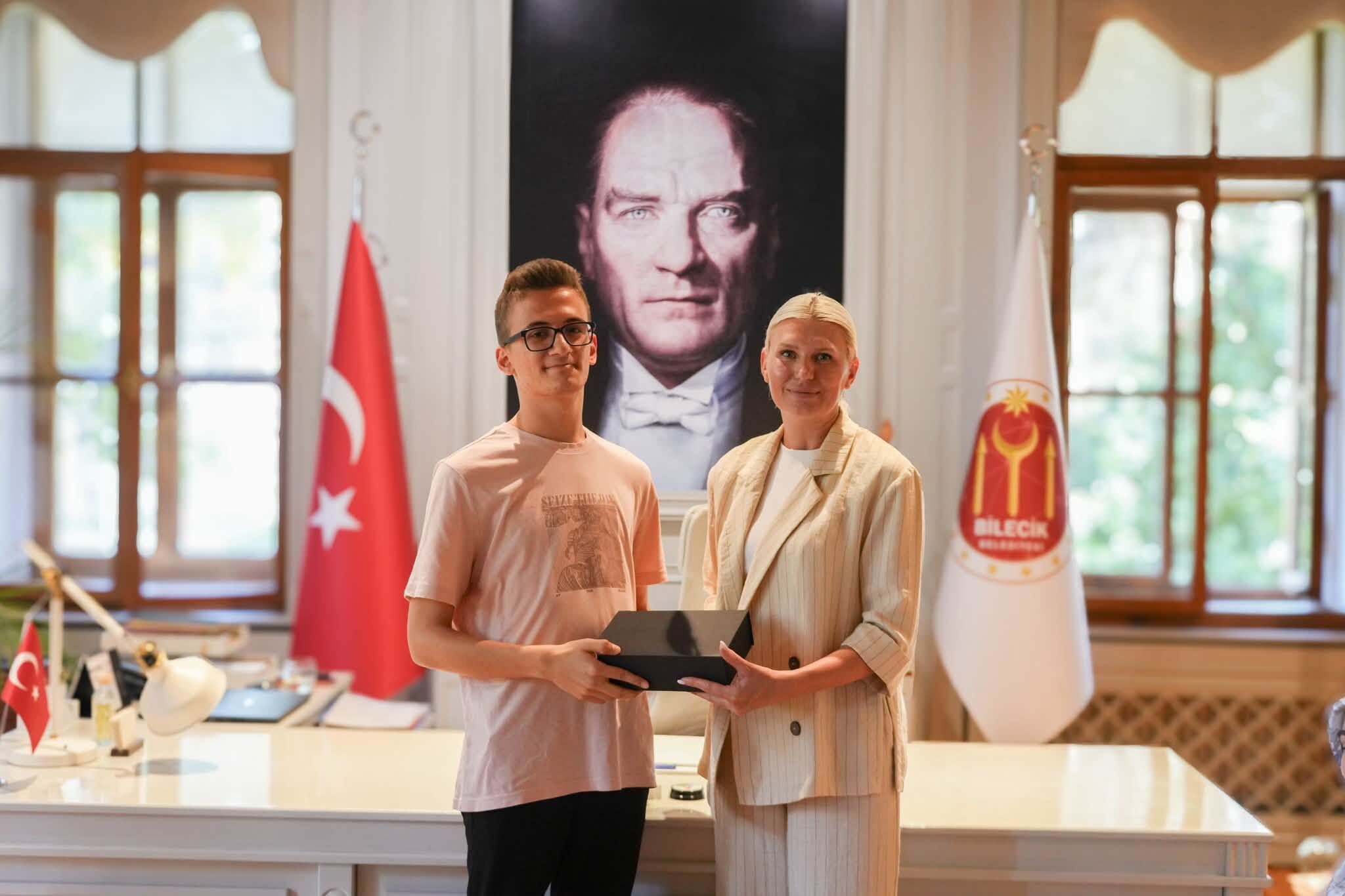 Yks Türkiye Birincisi Belediyede 17439