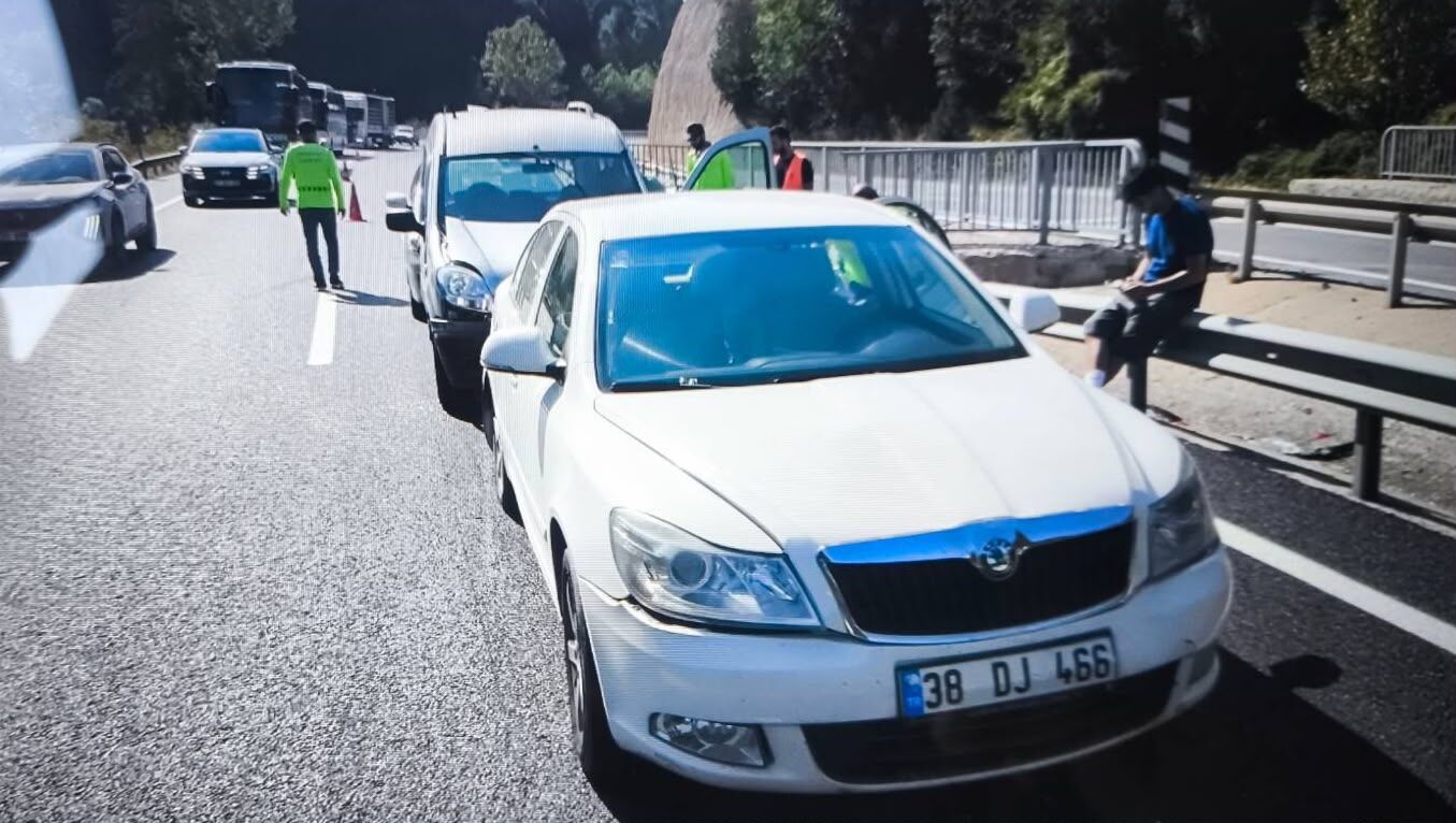 4 Araçlı Zincirleme Kaza 1 Yaralı 18081 (1)