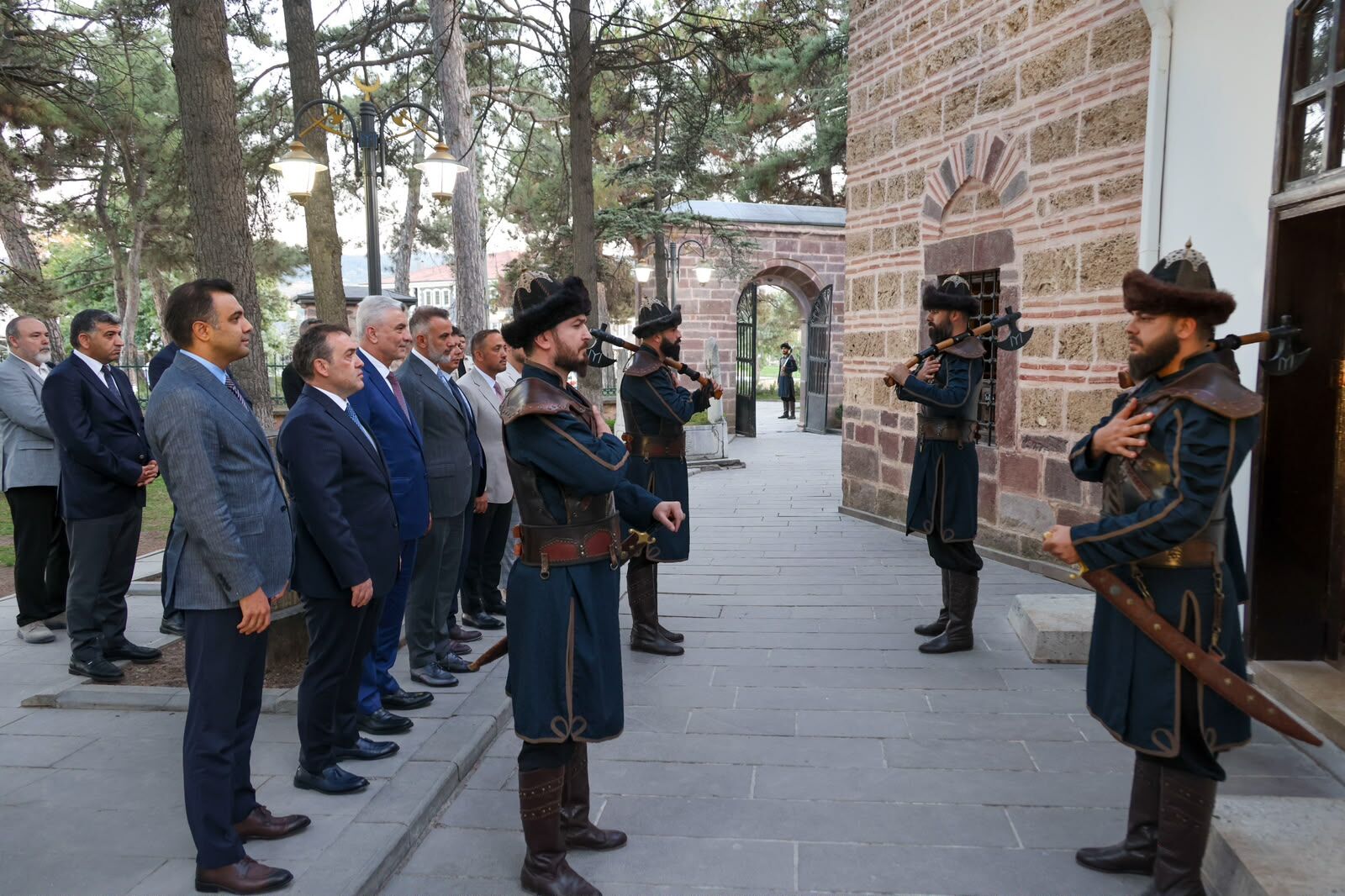 Bakan Bolat, Ertuğrul Gazi Türbesi’ni Ziyaret Etti 18145