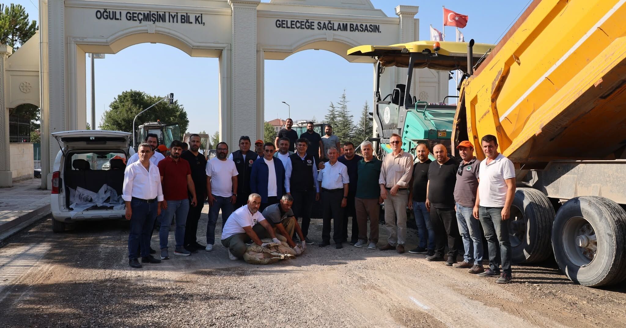 Başkan Talimatı Verdi, Ilk Asfalt Döküldü 18164