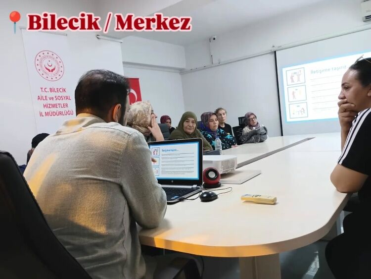 Bilecikte Aile İçi İletişim Ve Bağımlılıkla Mücadele Eğitimi Verildi 17752