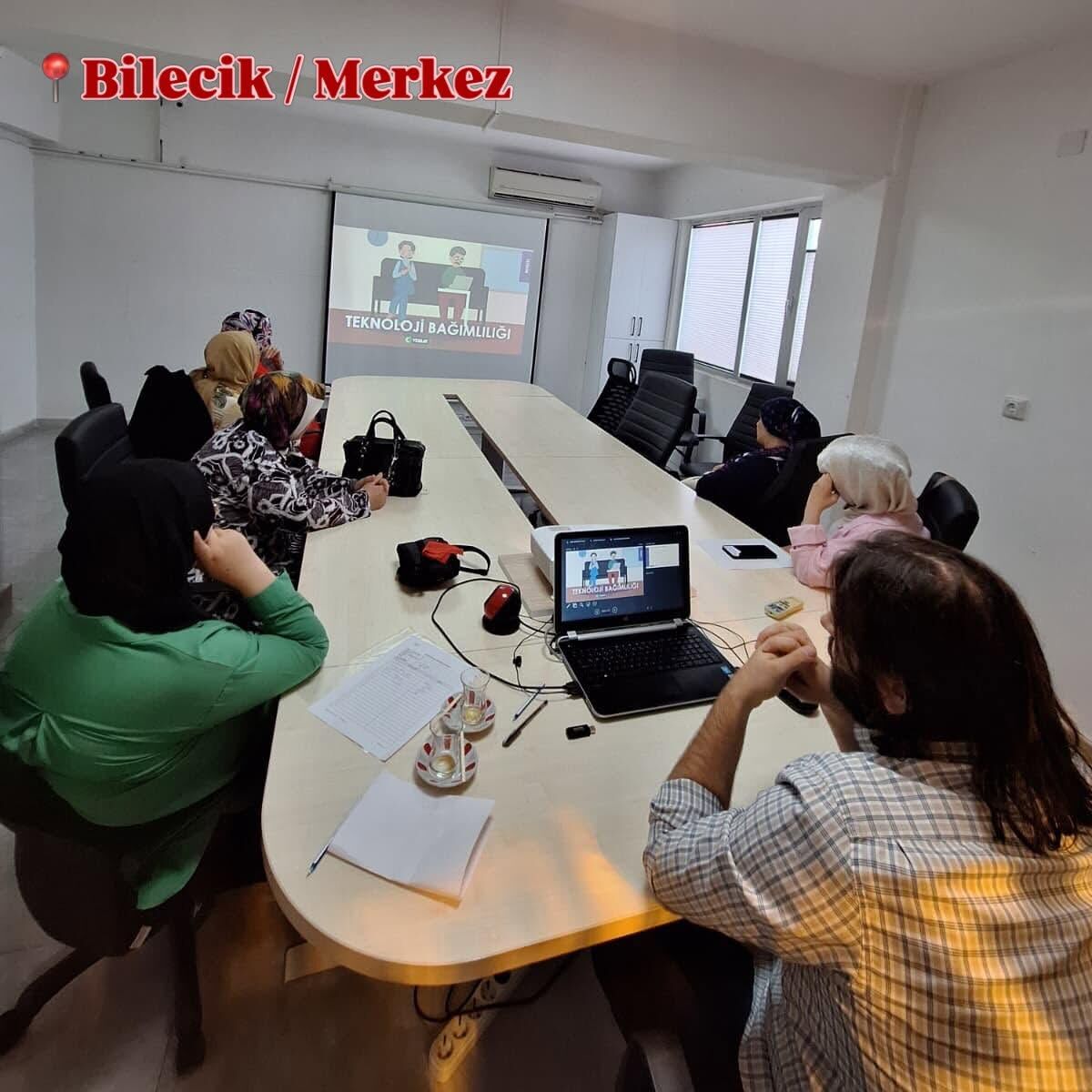 Bilecik’te Ailelere “Teknoloji Bağımlılığı” Eğitimi Verildi 17884