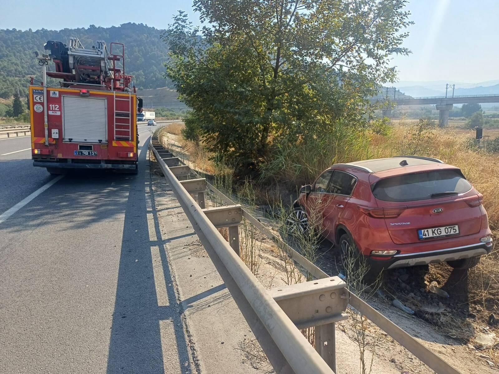 Bilecik’te Otomobil Bankete Düştü 4 Yaralı 18343