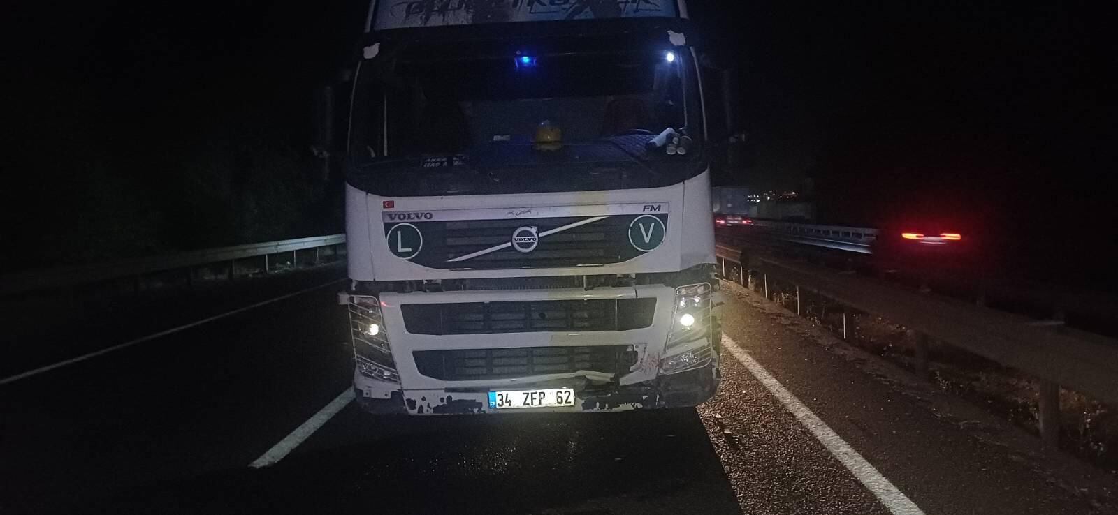 Çekici Otomobile Arkadan Çarptı 3 Yaralı 18213