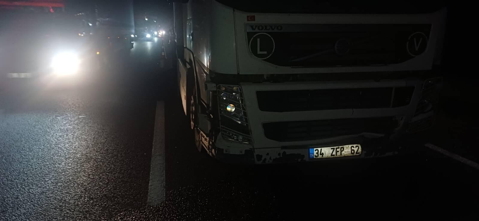 Çekici Otomobile Arkadan Çarptı 3 Yaralı 18214
