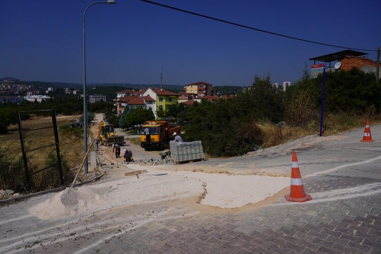 Fen İşleri̇ Müdürlüğü Eki̇pleri̇ Sahadaki̇ Çalişmalarini Sürdürüyor 17933
