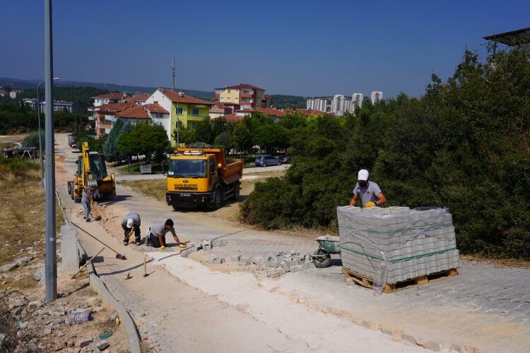 Fen İşleri̇ Müdürlüğü Eki̇pleri̇ Sahadaki̇ Çalişmalarini Sürdürüyor 17934