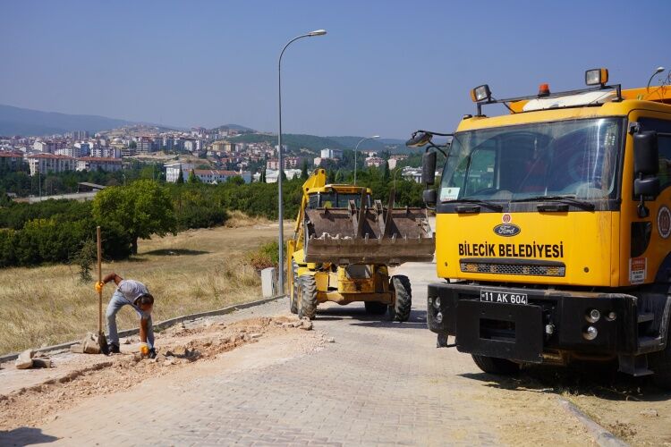 Fen İşleri̇ Müdürlüğü Eki̇pleri̇ Sahadaki̇ Çalişmalarini Sürdürüyor 17935