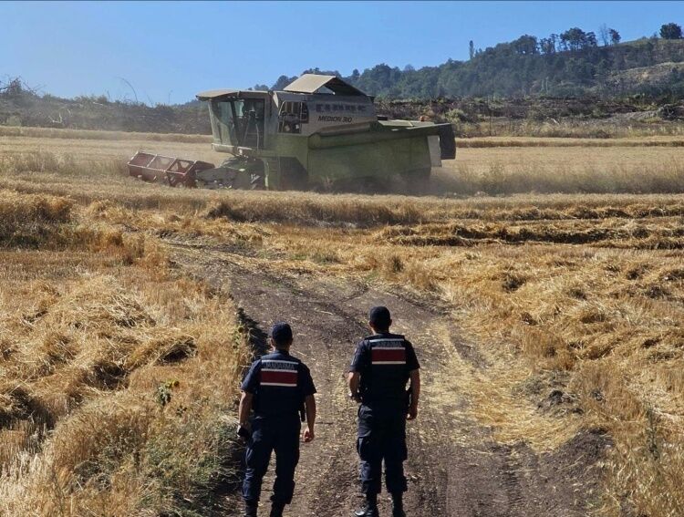 Gölpazarı’nda Hasat Öncesi Yangınlara Karşı Biçerdöver Operatörleri Bilgilendirildi 17891