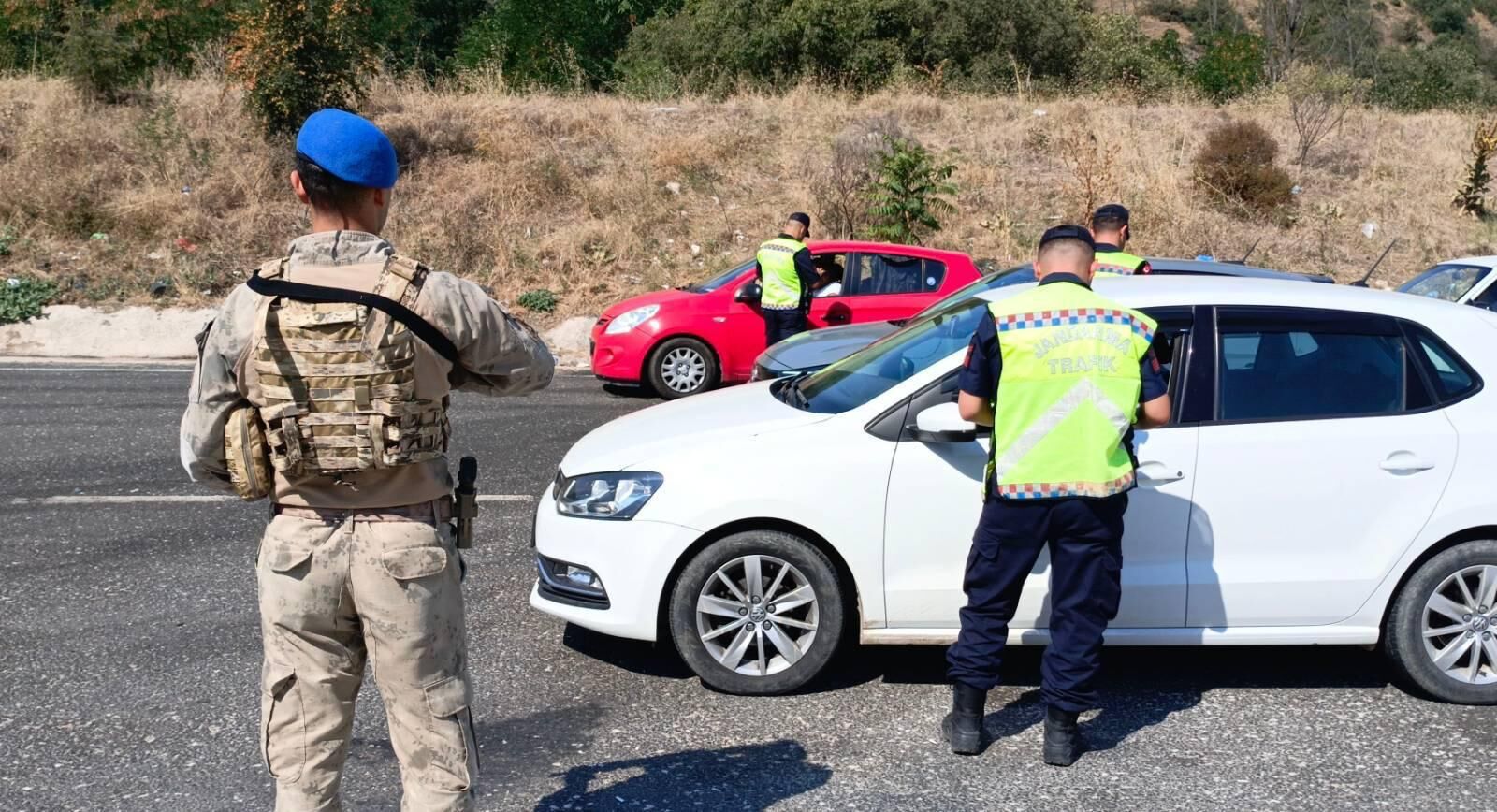 Jandarma Kuş Uçurtmayacak 18278