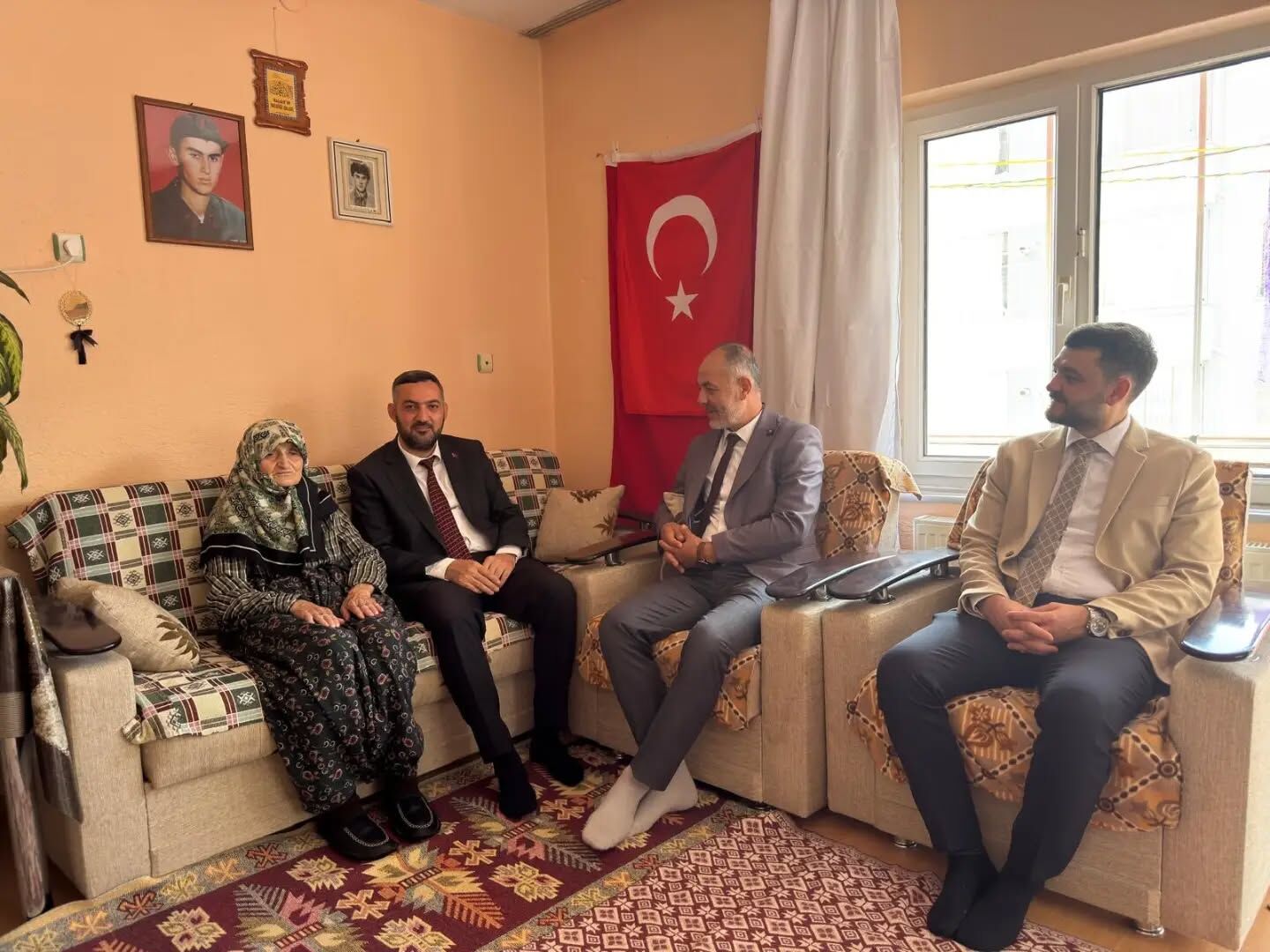 Şehit Annesine Anlamlı Ziyaret 18479