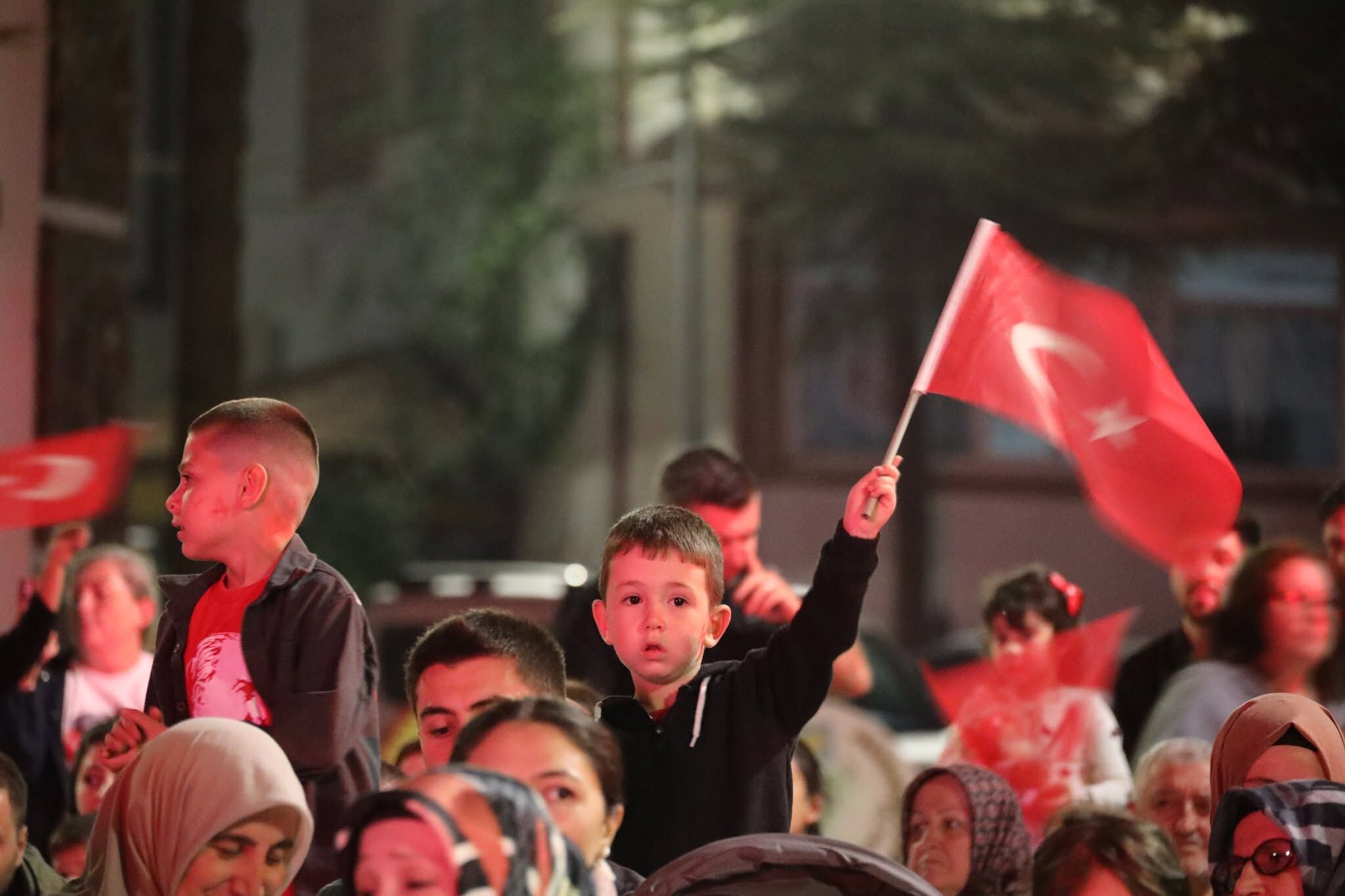 Söğüt Kırmızı Beyaza Büründü 18632