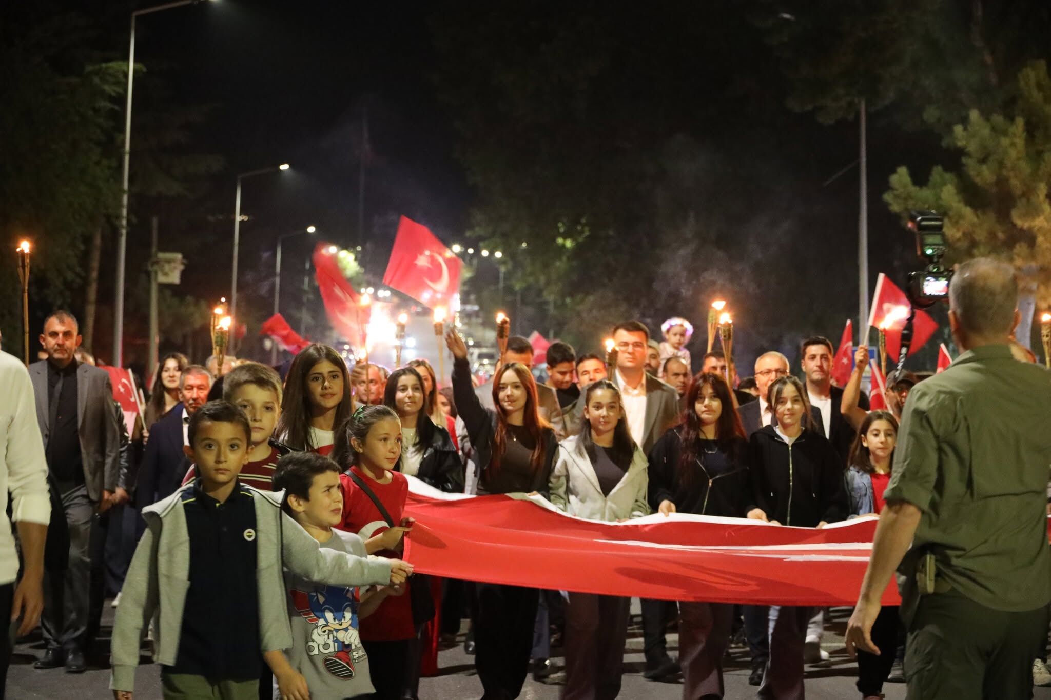 Söğüt Kırmızı Beyaza Büründü 18637