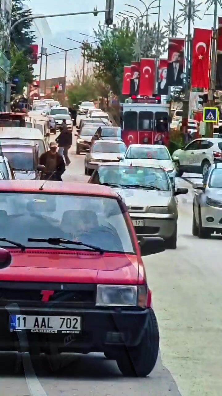 Tramvay Mi, Trafi̇k Çi̇lesi̇ Mi Yoksa Dramvay Mi 🤔🛑 Selamlar Dostlar! Motosiklet Turu Yaparken Bo (2) 000056