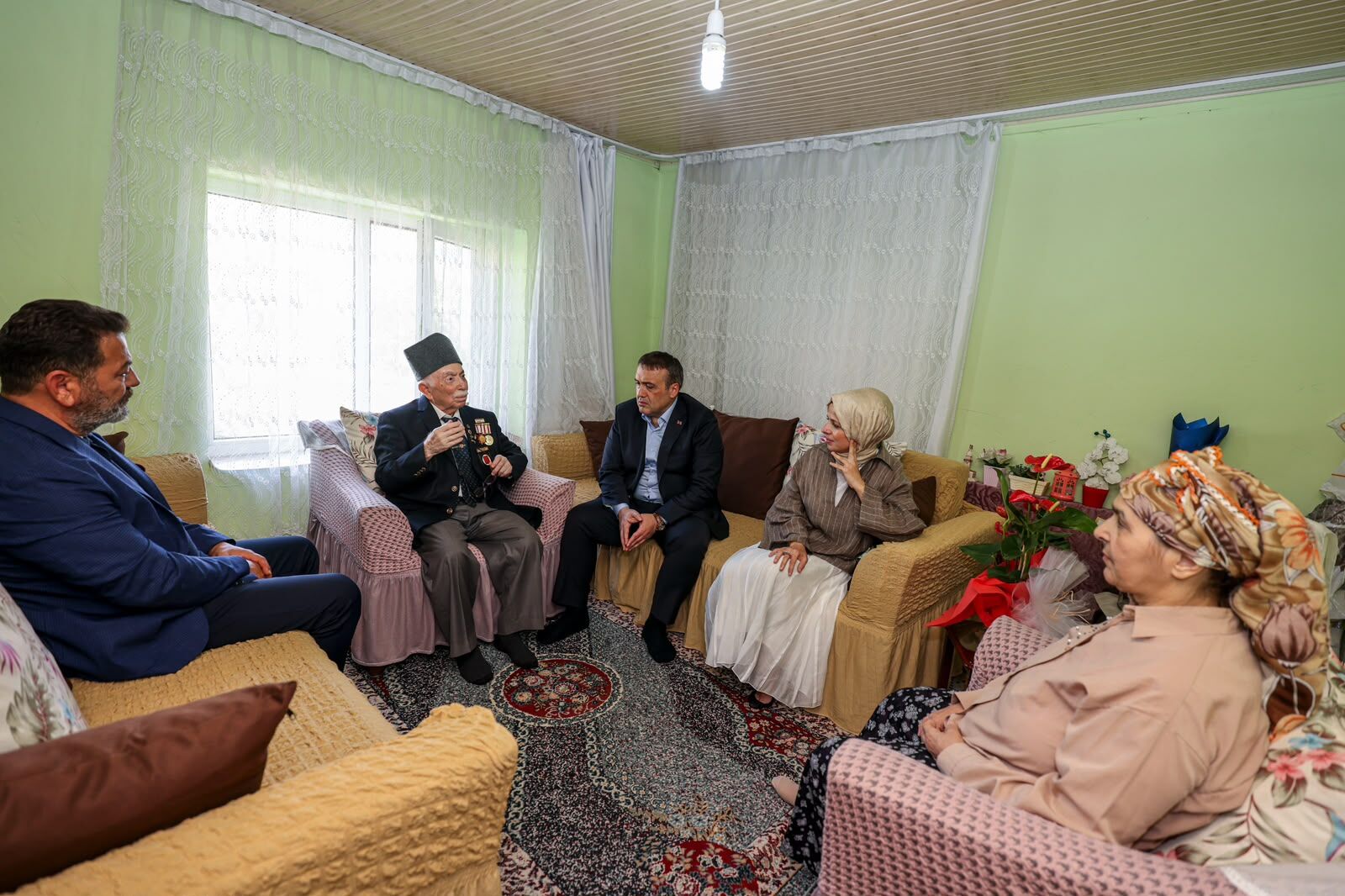 Vali Sözerden Kıbrıs Gazilerine Vefa Ziyareti 17743