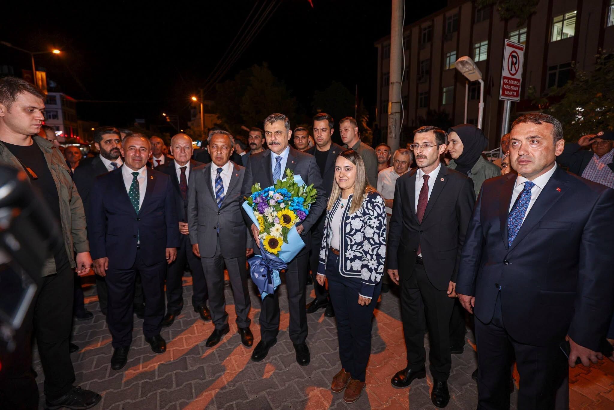 28 Yıl Sonra Yenipazar’a Bakan Olarak Döndü 18840