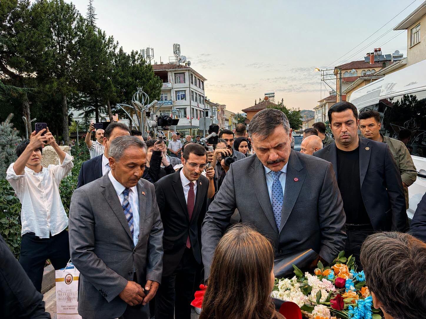 28 Yıl Sonra Yenipazar’a Bakan Olarak Döndü 18842