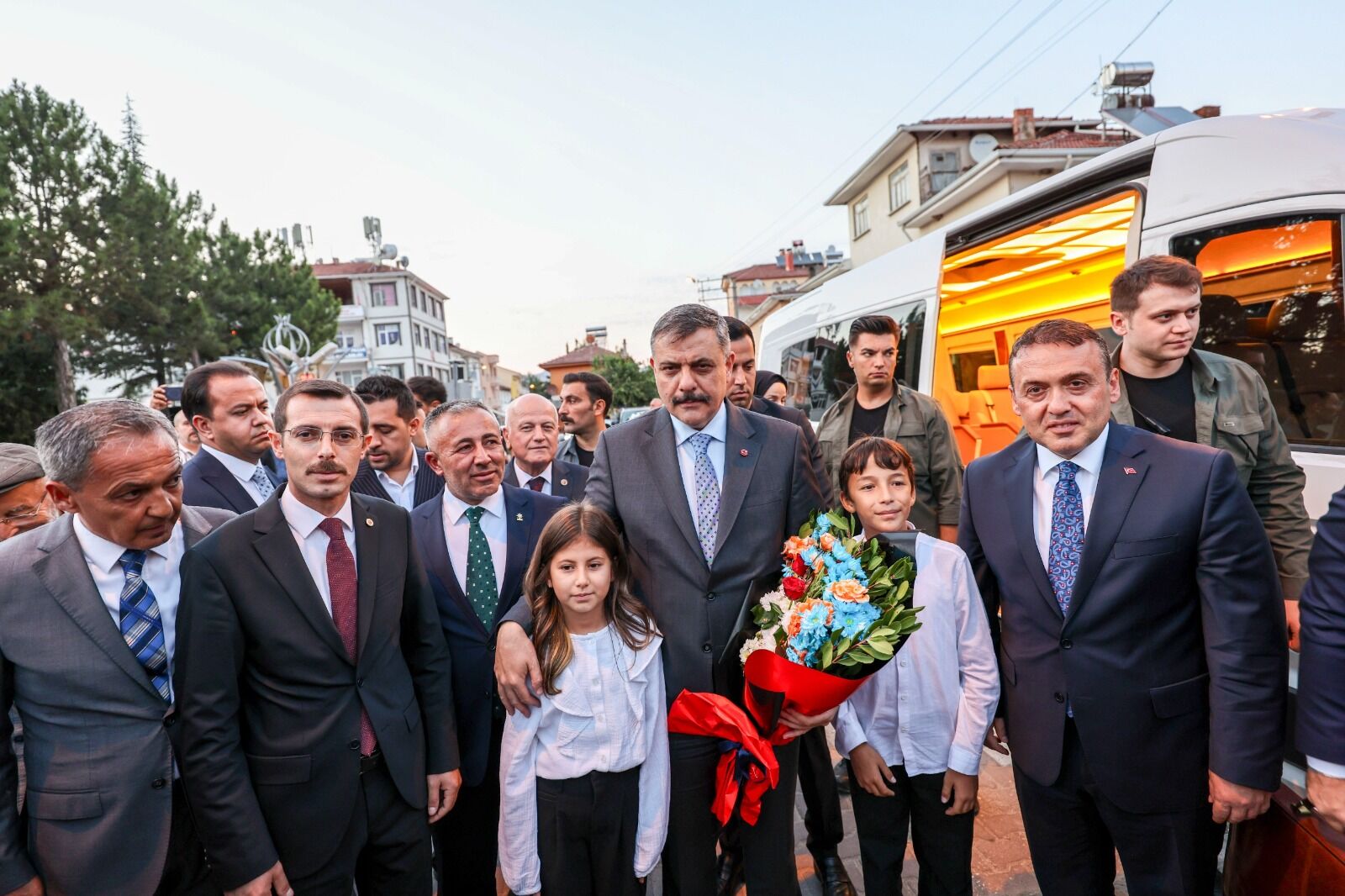 28 Yıl Sonra Yenipazar’a Bakan Olarak Döndü 18843