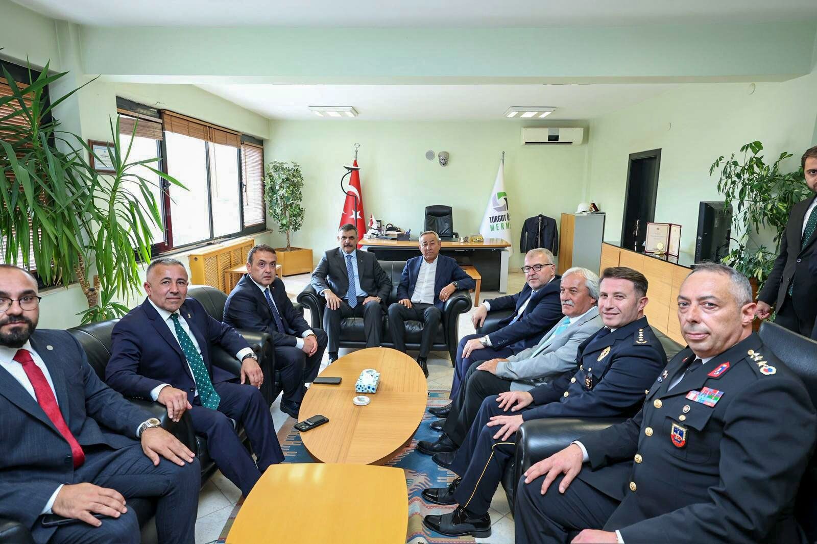 Bakan Çiftçi, Bilecik’in Başarılı İş İnsanı Özen’i Ziyaret Etti 18828