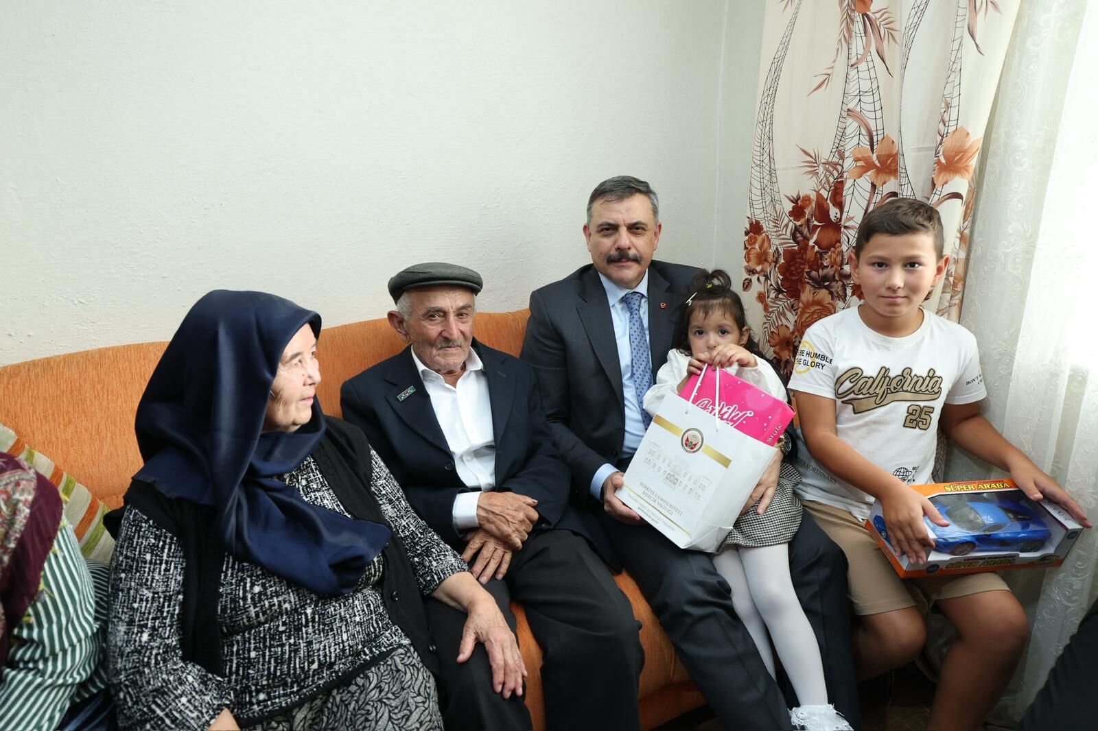 Bakan Çiftçi’den Şehit Ailesine Vefa Ziyareti 18825
