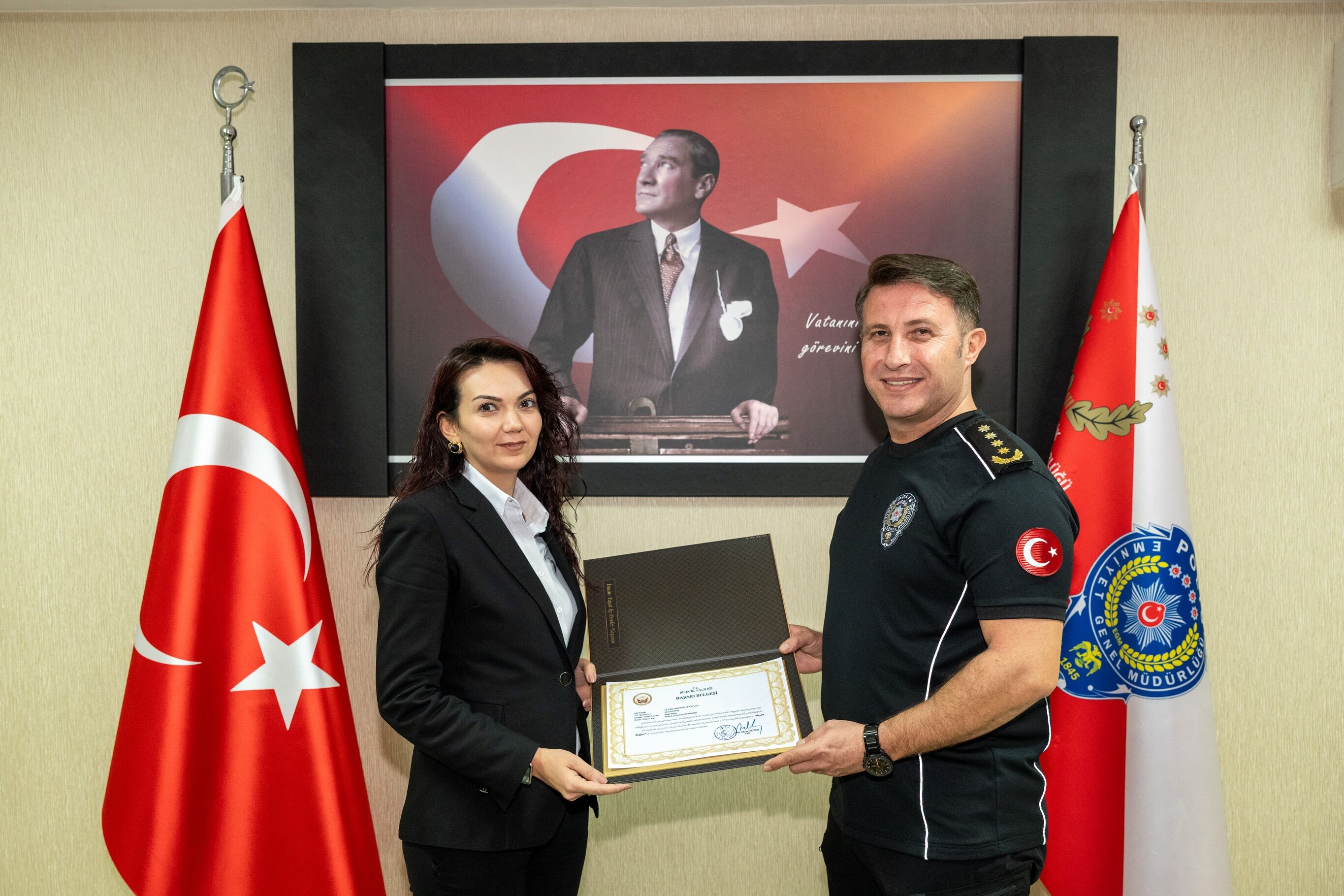 Başarı Belgesiyle Ödüllendirilen Emniyet Personeline Belgeleri Verildi 19022
