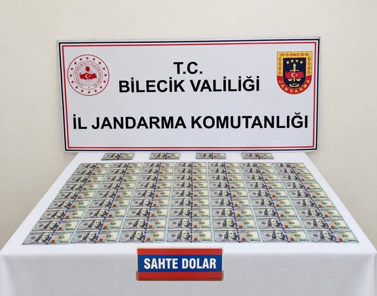 Bilecikte Araçtan Sahte Dolar Çıktı 19840