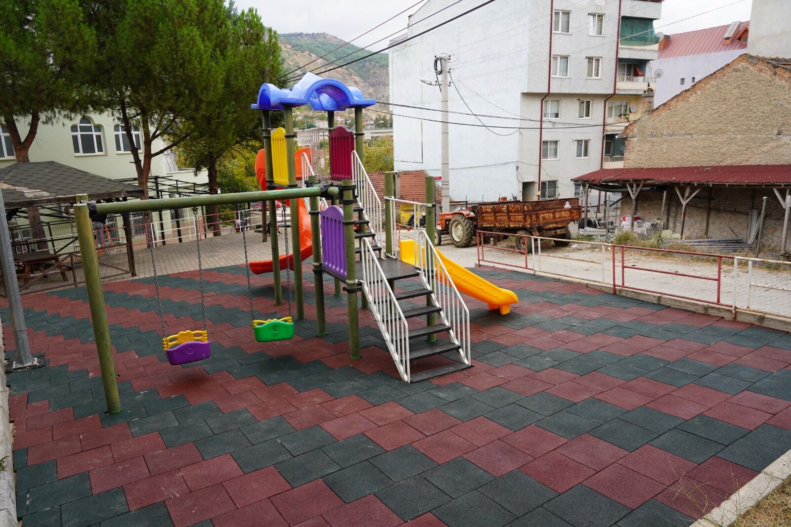 Bilecik’te Çocuk Parkları Yenileniyor Zeminler Kauçukla Kaplanıyor 19507